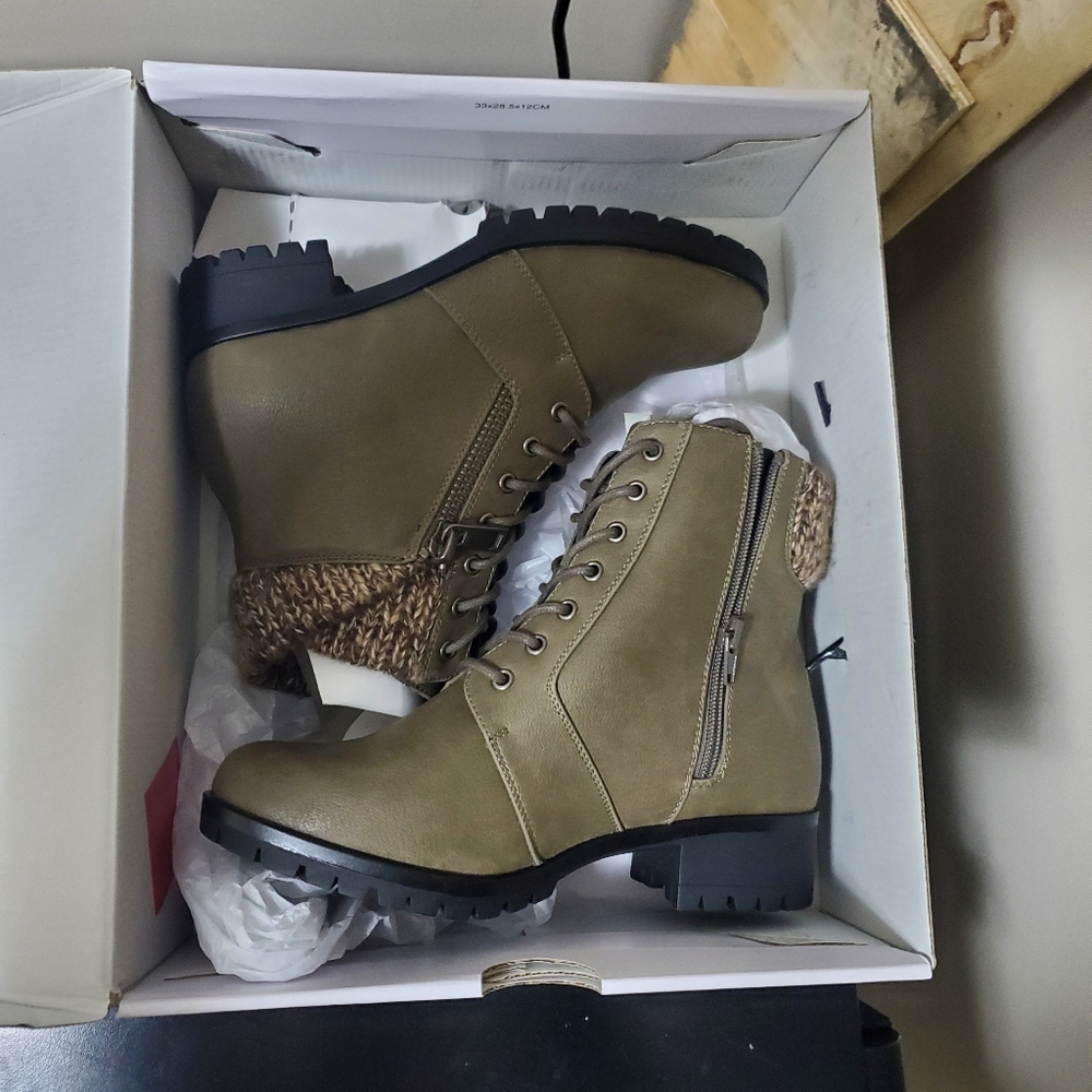 Woman's shoes